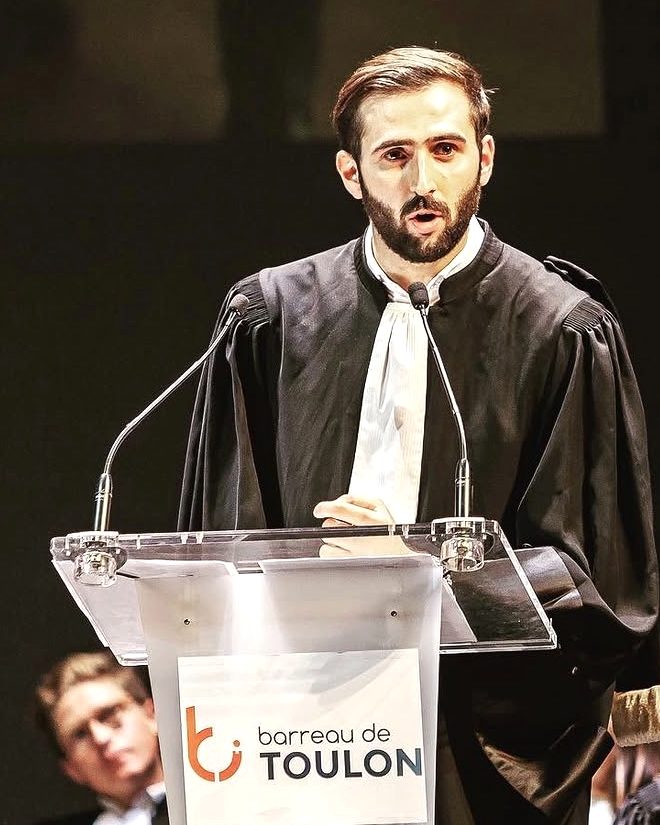 Maître Benoît Pecorino, avocat au Barreau de Toulon, à la tribune